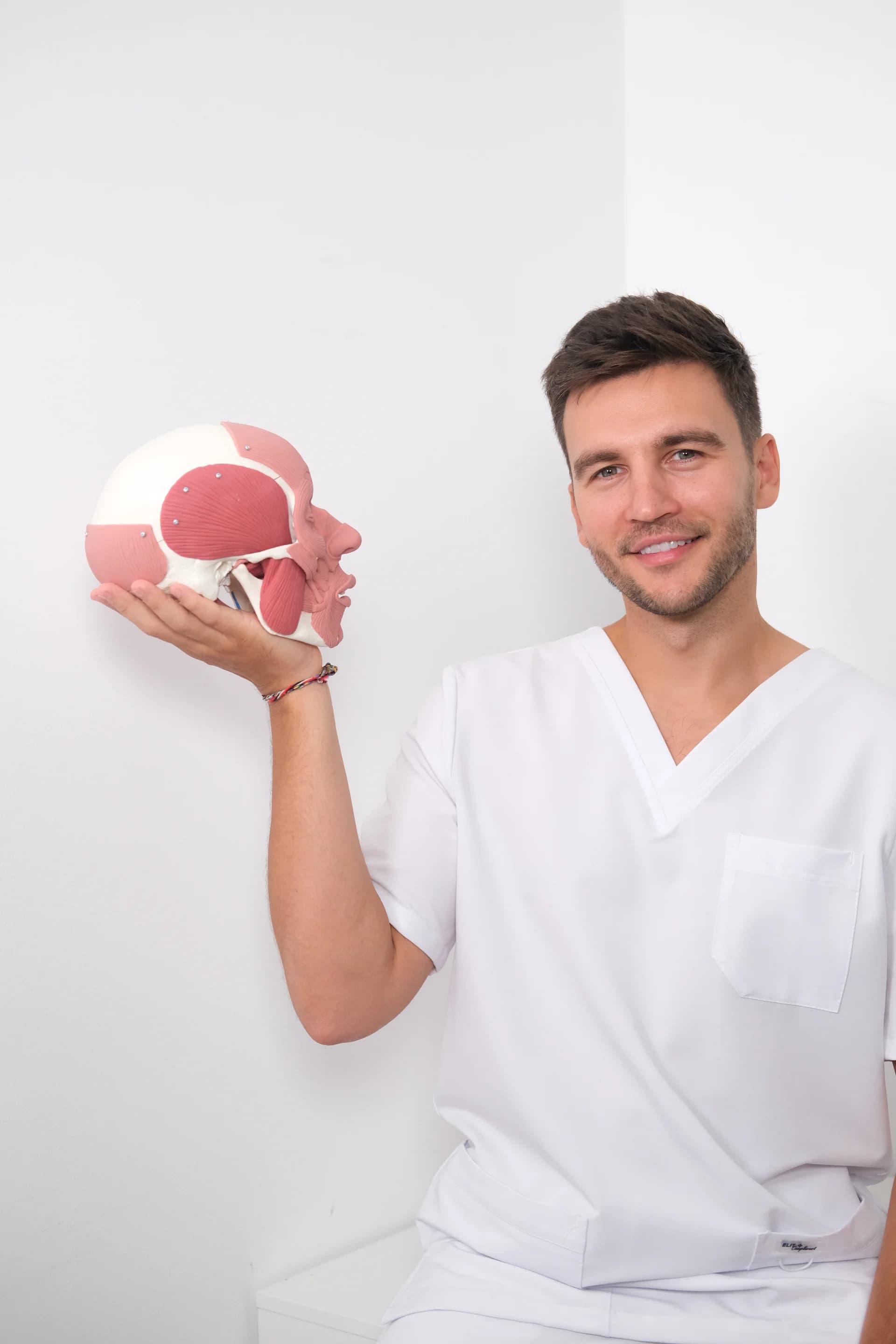 Dr. Ales — kas anatomisi modeli ile